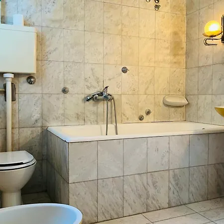 Apartman With Parking 3 Bedroom *