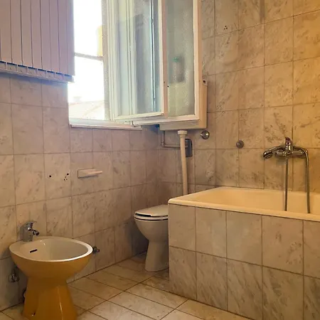 With Parking 3 Bedroom Apartman Novi Sad