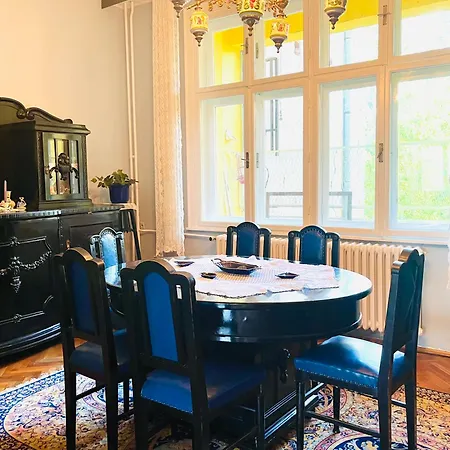 Apartman With Parking 3 Bedroom *